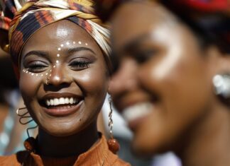 Especialistas defendem atenção específica para saúde da pele negra