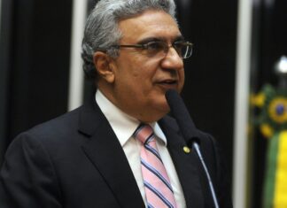 Laurez Moreira assume governo do Tocantins e exonera secretários