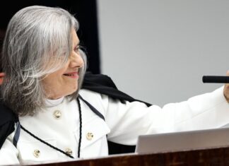 Para ministra Cármen Lúcia, Bolsonaro liderou organização criminosa