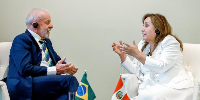 Em Nova York, Lula se reúne com Dina Boluarte, presidente do Peru
