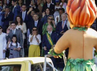 Desfile de 7 de setembro destaca soberania em meio à crise com os EUA