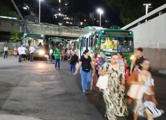 Rodoviários Bloqueiam Acesso à Estação Da Lapa Em Protesto
