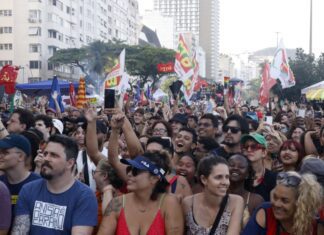 Ato no RJ com Caetano, Chico e Gil repudia anistia e PEC da Blindagem
