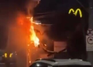 Poste De Energia Pega Fogo E Causa Susto Na Av. Tancredo Neves, Em Salvador