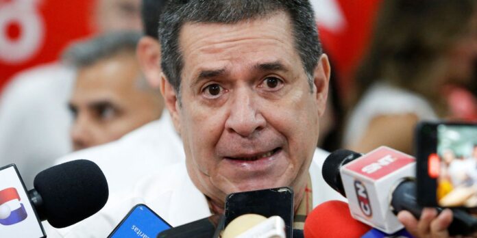 EUA suspendem sanções contra ex-presidente do Paraguai Horacio Cartes
