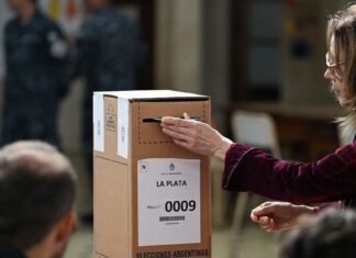 Argentinos vão às urnas para renovar Câmara e Senado Argentinos vão às urnas para renovar Câmara e Senado