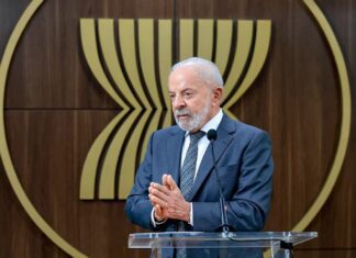 Lula quer discutir com Trump punição dada a ministros do STF