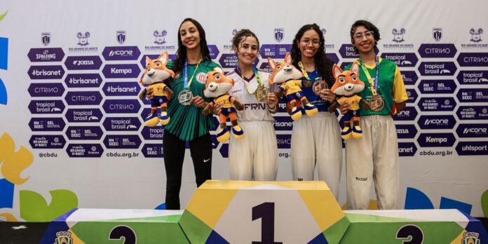 Atleta do taekwondo se despede de seu último JUBs com Atleta do taekwondo se despede de seu último JUBs com tricampeonato
