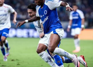 Cruzeiro vence e permanece na cola dos líderes do Brasileiro Cruzeiro vence e permanece na cola dos líderes do Brasileiro