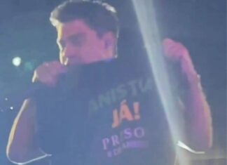 Zezé Di Camargo Exibe Camiseta Em Apoio A Anistia Durante Show