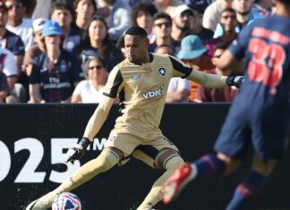 Ederson se machuca e John, ex-Botafogo, é convocado para amistosos Ederson se machuca e John, ex-Botafogo, é convocado para amistosos