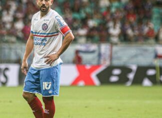 Everton Ribeiro passa por cirurgia de tireoide devido a um câncer Everton Ribeiro passa por cirurgia de tireoide devido a um câncer