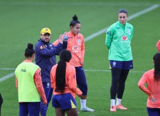 Seleção feminina realiza primeiro treino para amistosos na Europa Seleção feminina realiza primeiro treino para amistosos na Europa
