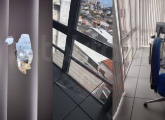 Bala Perdida Atinge Sala Do Fórum Ruy Barbosa