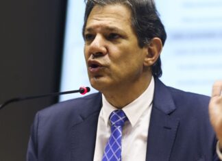 Medidas de corte de gastos serão inseridas em novo projeto, diz Haddad