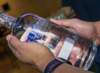 Polícia interdita laboratório de falsificação de bebidas no DF