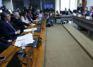 Haddad diz que cortar benefícios tributários é combater privilégios