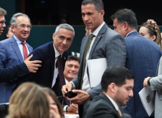 CCJ da Câmara suspende ação penal no STF contra deputado Gayer