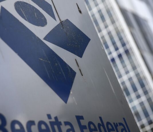 Receita paga o terceiro lote de restituição do Imposto de Renda