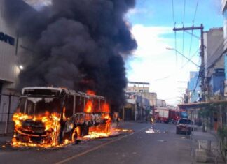 Ônibus Pega Fogo No Bairro Do Uruguai E Deixa Via Interditada