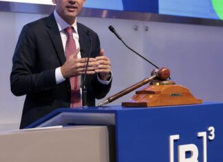 Porto de São Sebastião será leiloado até abril de 2026, diz ministro