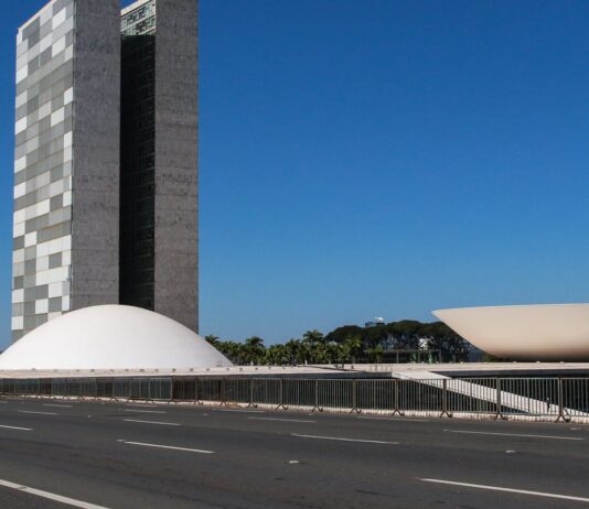 PL foi o partido que mais elegeu deputados e senadores