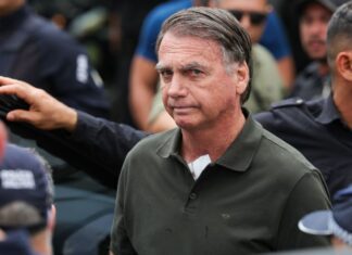 Em decisão, Moraes afirma que Bolsonaro tentou romper tornozeleira
