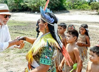 Em visita a aldeia no Pará, Lula promete energia para 13 mil indígenas
