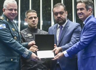 Congresso homenageia policiais mortos durante a Operação Contenção