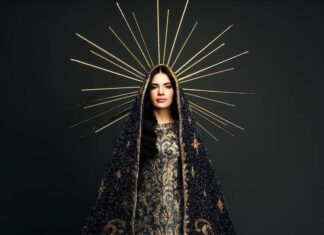 Brasileira Desfila Traje Inspirado Em Nossa Senhora Aparecida No Miss Universo