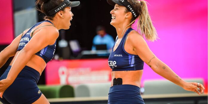 Brasil emplaca cinco duplas nas oitavas do Mundial de vôlei de praia