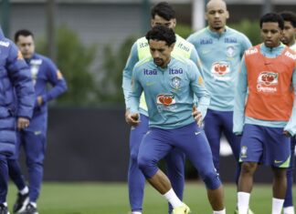 Com equipe completa, Ancelotti comanda atividade em Londres Com equipe completa, Ancelotti comanda atividade em Londres