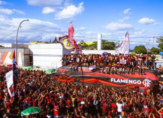 Flamengo embarca para final da Libertadores com festa da torcida Flamengo embarca para final da Libertadores com festa da torcida