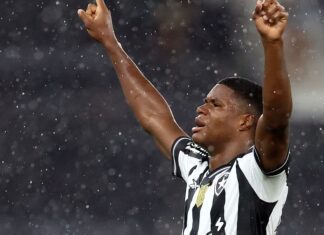 Panamenho José Kadir leva Botafogo à vitória no Brasileiro Panamenho José Kadir leva Botafogo à vitória no Brasileiro