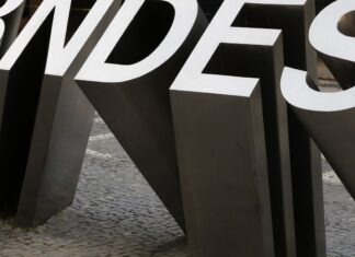 BNDES libera R$ 280 mi para fábrica de bateria da transição energética