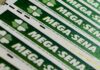 Mega-Sena acumula; confira os números sorteados