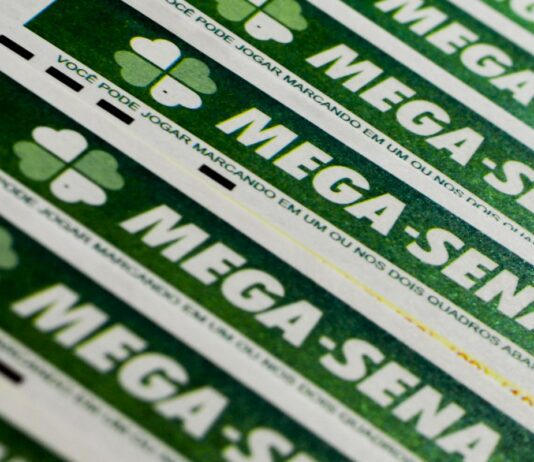 Mega-Sena acumula; confira os números sorteados