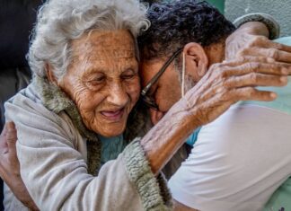 Redação do Enem 2025 aborda as perspectivas para o envelhecimento