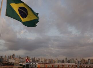 Cúpula dos Povos começa em Belém com barqueata pela justiça climática