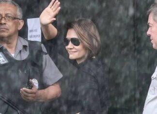 Michelle E Jair Renan Visitam Bolsonaro Na Superintendência Da Polícia Federal