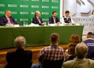 Ministro assina contrato para compra de vacina da dengue do Butantan