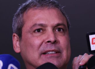 Líder do PT considera escandalosa decisão de votar PL da dosimetria