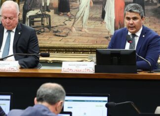 Pedido de vista adia votação de parecer sobre mandato de Zambelli