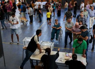 Chile vai às urnas neste domingo para eleger presidente no 2º turno Chile vai às urnas neste domingo para eleger presidente no 2º turno