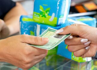 Beneficiárias recebem mensagens sobre retirada de absorventes no SUS