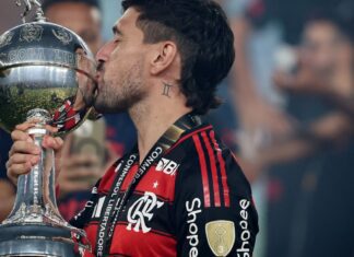 Arrascaeta é finalista no tradicional prêmio Rei da América Arrascaeta é finalista no tradicional prêmio Rei da América