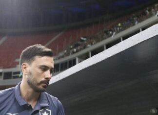 Botafogo anuncia saída do técnico italiano Davide Ancelotti Botafogo anuncia saída do técnico italiano Davide Ancelotti