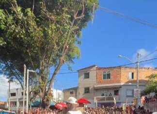 Léo Santana Leva O ‘Natal Do GG’ à Boa Vista Do Lobato E Emociona Comunidade