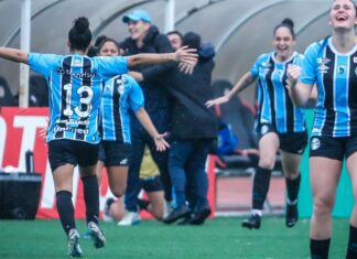 Com emoção, Grêmio e Flamengo avançam à final da Copinha Feminina Com emoção, Grêmio e Flamengo avançam à final da Copinha Feminina