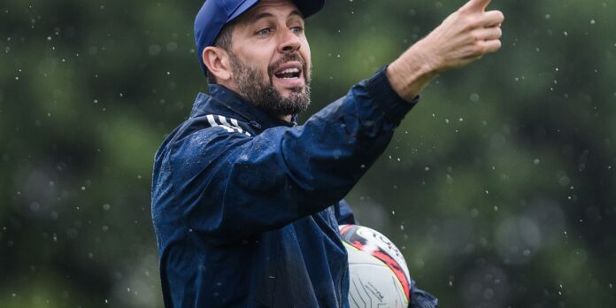 Internacional anuncia a contratação do uruguaio Paulo Pezzolano